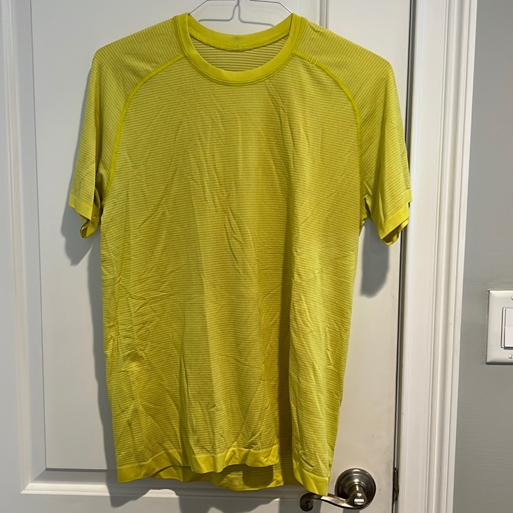 Lululemon Mens Yellow Short Sleeve Shirt, Size M